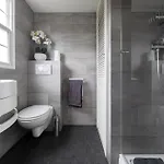 48, Holiday Inn Oisterwijk # Hygiene #Airport Eindhoven #Airco #Bosrijk #Hiking & Biking #Efteling #Safaripark Oisterwijk