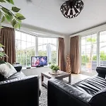 48, # Hygiene #airport Eindhoven #airco #bosrijk #hiking & Biking #efteling #safaripark